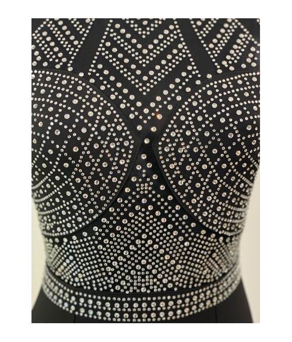 Robe noire ornée de cristaux – Élégance glamour & silhouette sculptée