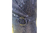 Description produit – Robe bleu marine  à sequins élégante