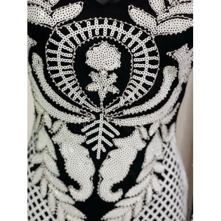 Robe femme mi-longue noire et blanche à motif graphique chic