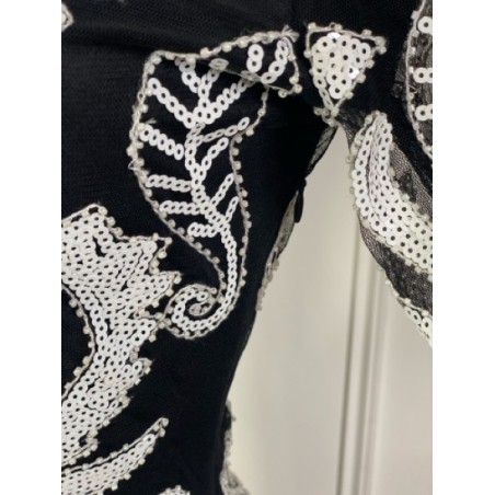 Robe femme mi-longue noire et blanche à motif graphique chic