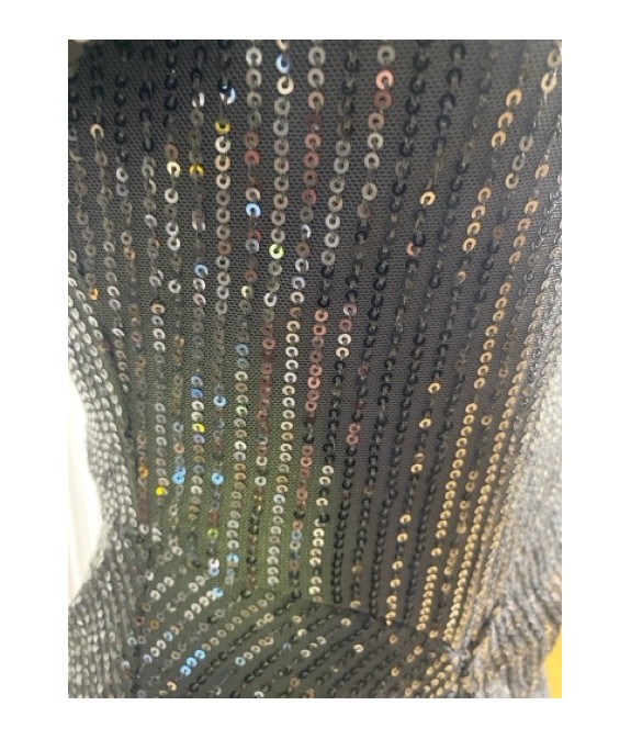 Robe noire à sequins drapée – Élégance et glamour intemporel