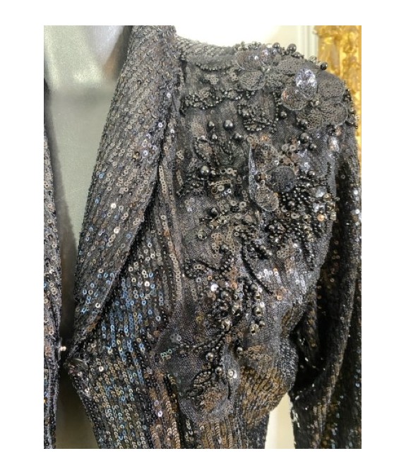 Veste à sequins noire avec fleur décorative à l’épaule