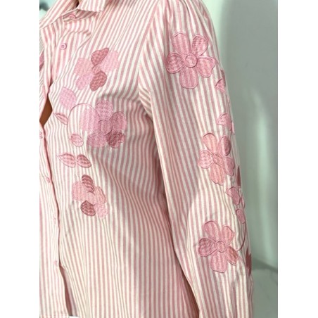 Chemisier femme rose en coton à rayures et fleurs brodées