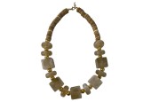 Collier resine beige