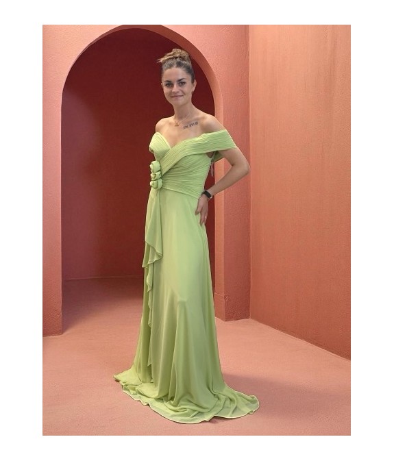 Robe longue vert anis élégante – décolleté épaules dénudées et drapé fluide