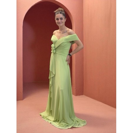 Robe longue vert anis élégante – décolleté épaules dénudées et drapé fluide