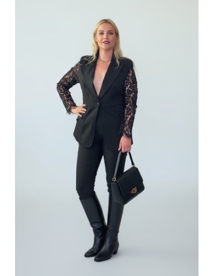 Veste noire femme élégante avec manches en dentelle