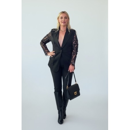 Veste noire femme élégante avec manches en dentelle