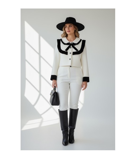 Veste chic blanche à col contrasté noir