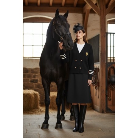 Gilet noir style universitaire chic – Maille fine avec écusson doré