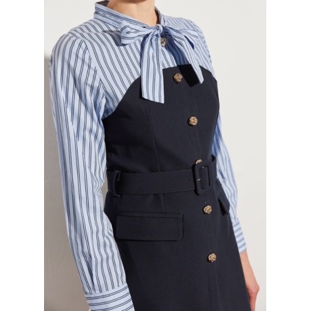 Robe à effet chemise intégrée.