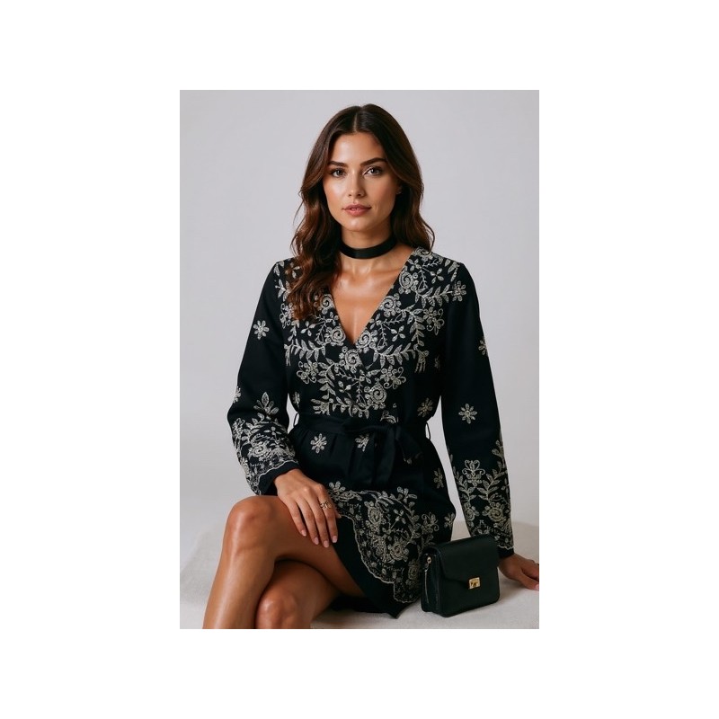 Robe noir brodée en Cotton Robe noir brodée en Cotton