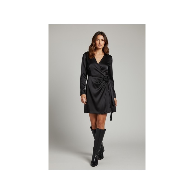 Robe effet portefeuille satinée élégante