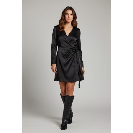 Robe effet portefeuille satinée élégante