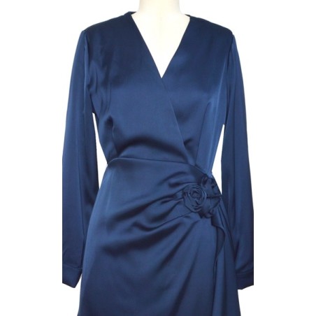 Robe effet portefeuille satinée élégante