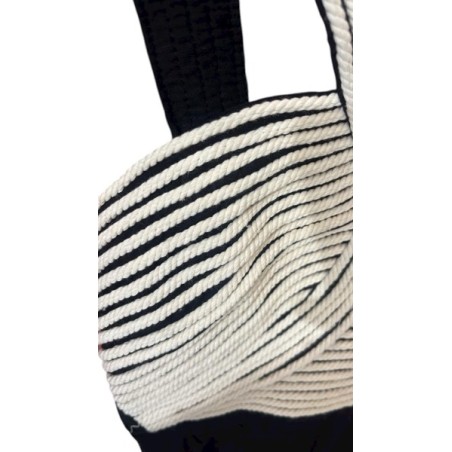 Robe longue noire et blanche à bretelles croisées – Élégance chic pour soirée ou cocktail