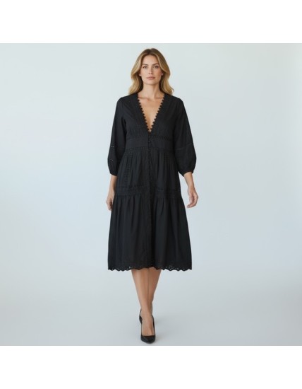 Robe noire bohème en coton brodé – Élégance naturelle et féminine