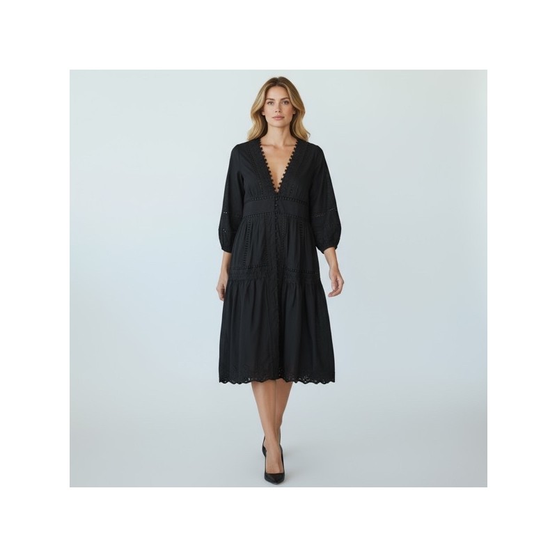 Robe noire bohème en coton brodé – Élégance naturelle et féminine