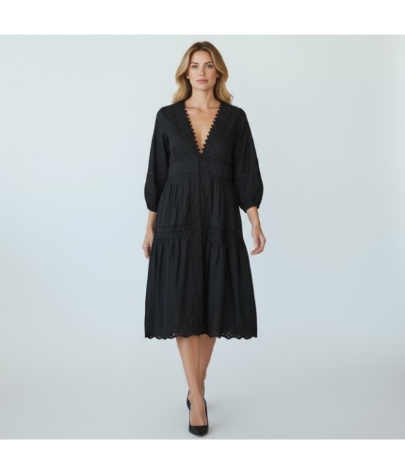 Robe noire bohème en coton brodé – Élégance naturelle et féminine