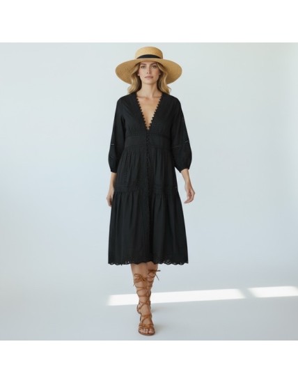 Robe noire bohème en coton brodé – Élégance naturelle et féminine