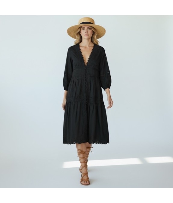 Robe noire bohème en coton brodé – Élégance naturelle et féminine