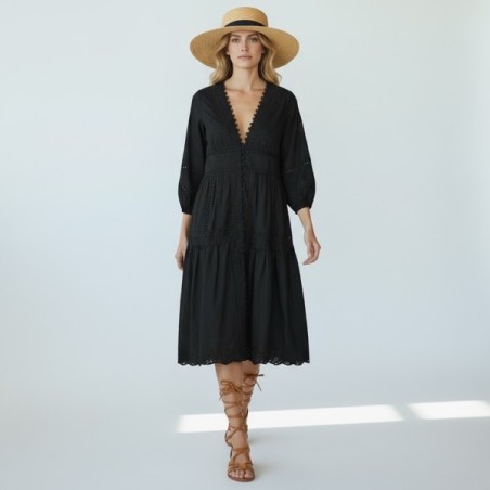 Robe noire bohème en coton brodé – Élégance naturelle et féminine