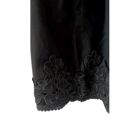 Robe noire bohème en coton brodé – Élégance naturelle et féminine