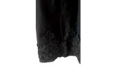 Robe noire bohème en coton brodé – Élégance naturelle et féminine