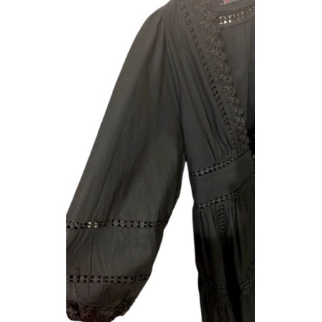 Robe noire bohème en coton brodé – Élégance naturelle et féminine