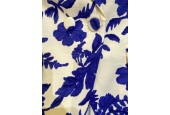 Veste femme élégante à imprimé floral bleu cobalt sur fond ivoire