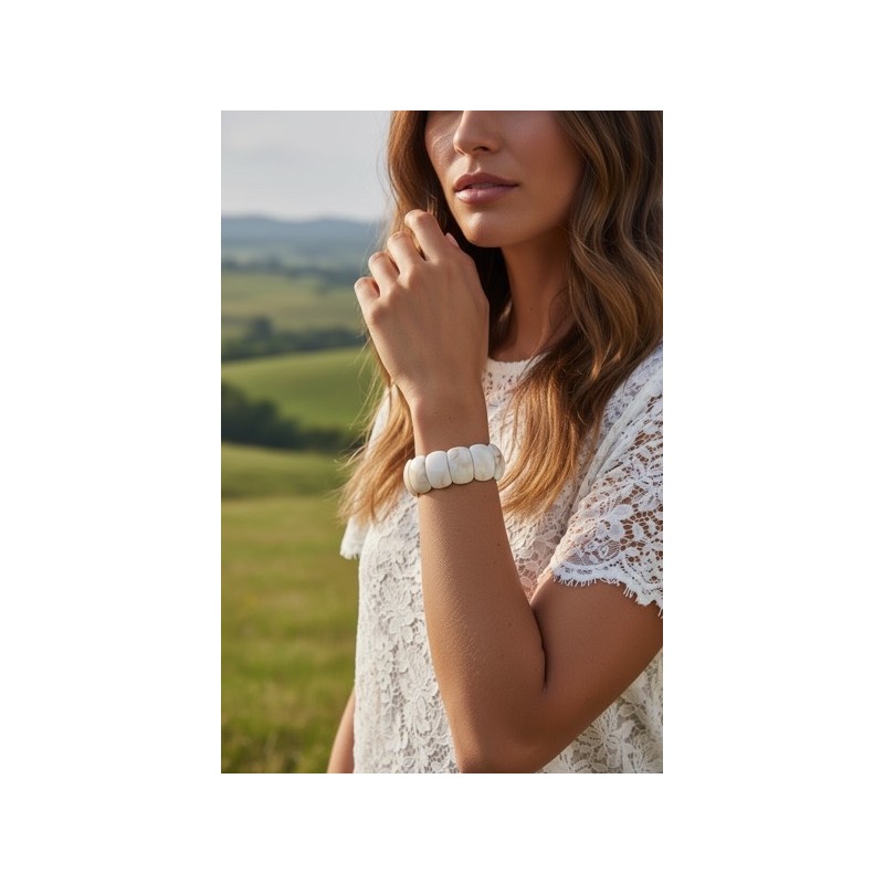 Bracelet large en pierre naturelle blanche – Élégance intemporelle