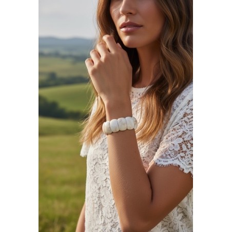Bracelet large en pierre naturelle blanche – Élégance intemporelle