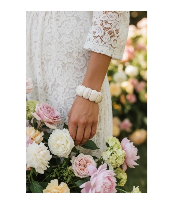 Bracelet large en pierre naturelle blanche – Élégance intemporelle