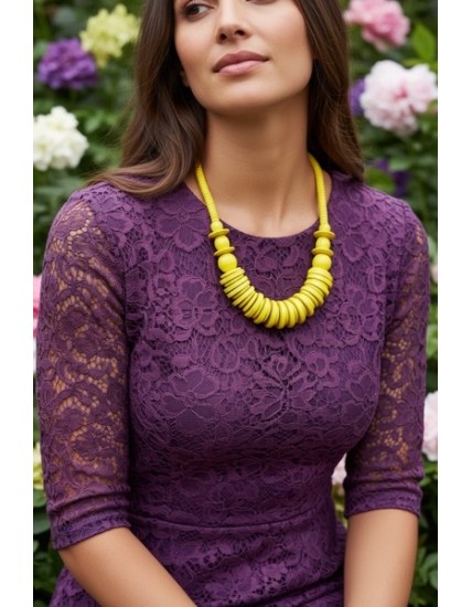 Collier jaune en bois original