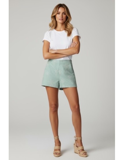 Short en coton vert d’eau à motifs brodés