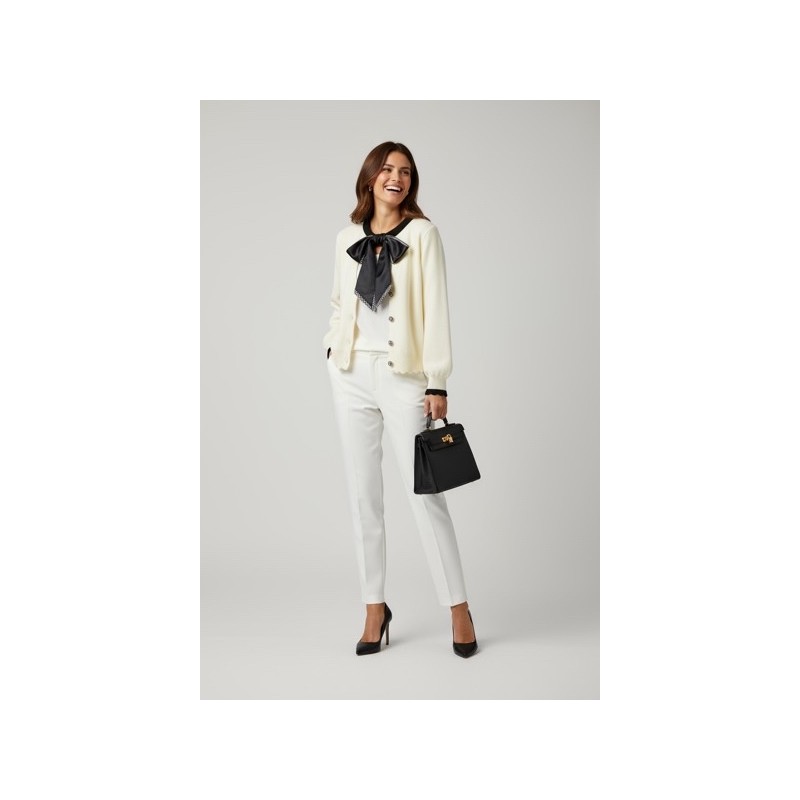 Gilet élégant avec nœud intégré au col Gilet élégant avec nœud intégré au col