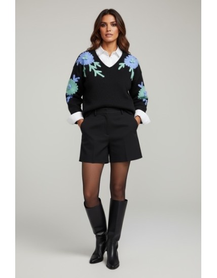 Pull noir femme à broderies florales – Élégant, moderne et confortable