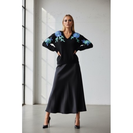 Pull noir femme à broderies florales – Élégant, moderne et confortable
