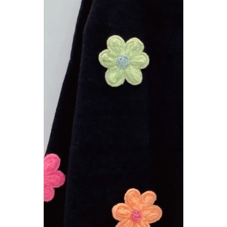 Pull noir femme à fleurs brodées multicolores – Style tendance et confortable