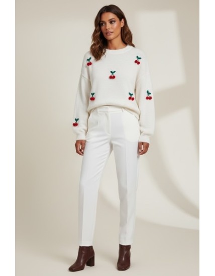 Pull blanc en maille avec motifs cerises brodés