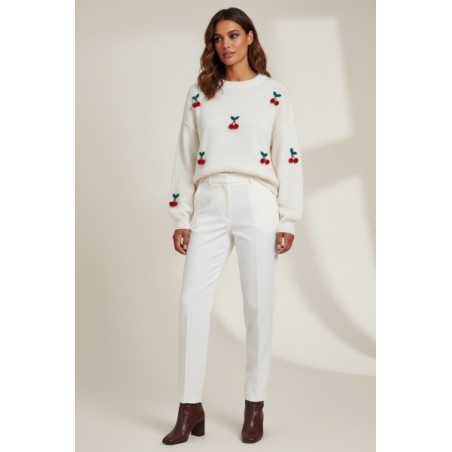 Pull blanc en maille avec motifs cerises brodés – Pull femme tendance et doux