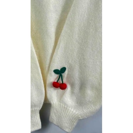 Pull blanc en maille avec motifs cerises brodés – Pull femme tendance et doux