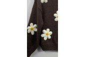 Pull chocolat à fleurs 3D