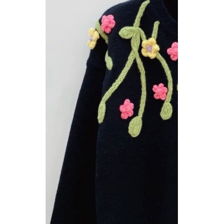 Pull femme noir brodé fleurs – Maille chaude et tendance