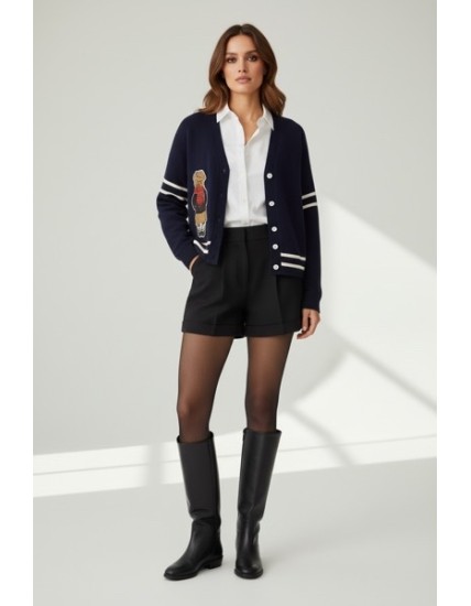 Gilet en maille bleu marine avec motif ours brodé – Style chic et décontracté