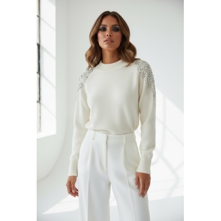 Pull femme crème – Maille douce & épaules perlées | Look chic et élégant