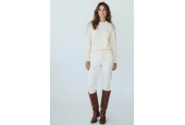 Pull femme élégant en maille crème avec épaules ornées de cristaux