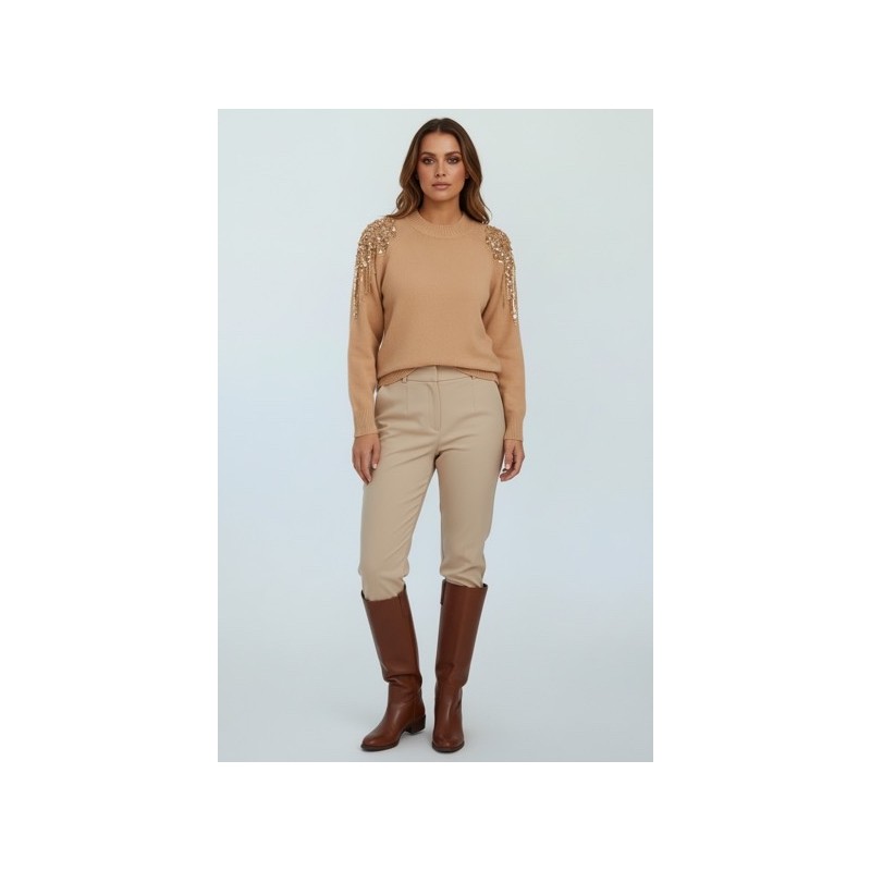 Pull femme élégant en maille camel avec épaules ornées de cristaux – Style chic et moderne