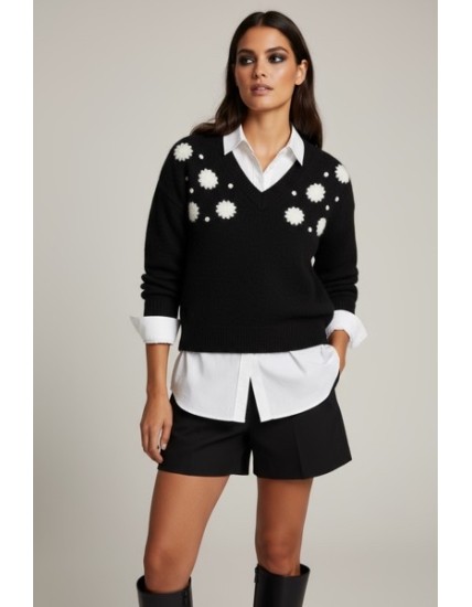 Pull noir en maille avec motifs floraux en relief – Élégance moderne et féminine