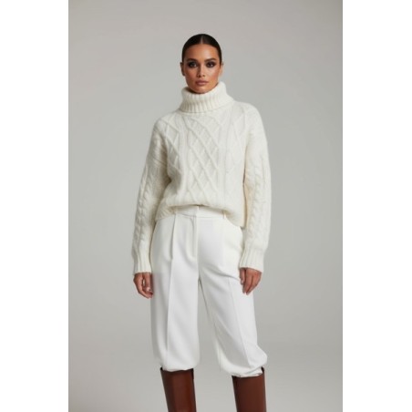 Pull en maille torsadée écru pour femme – Col roulé cosy hiver